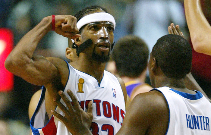 图片报：基米希在加练角球，本赛季他利用角球已送出四次助攻（图片报：基米希苦练角球，本赛季角球助攻已达4次）