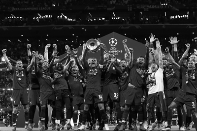 马克西半场18分2抢断，带队领先22分打爆勇士