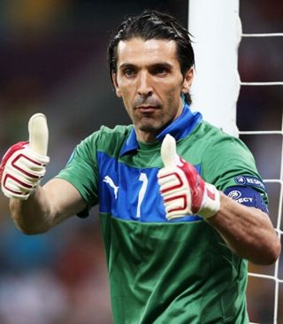 半场：海港1-0英博，加布里埃尔破门+进球被吹，莱昂纳多助攻（半场战报：海港1-0领先英博，加布里埃尔破门且一球被判无效，莱昂纳多送助攻）