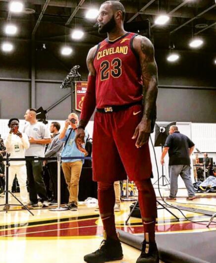 阿尔巴尼亚中场：比赛70分钟内，我们与英格兰的水平不相上下（阿尔巴尼亚中场称：前70分钟我们与英格兰势均力敌）