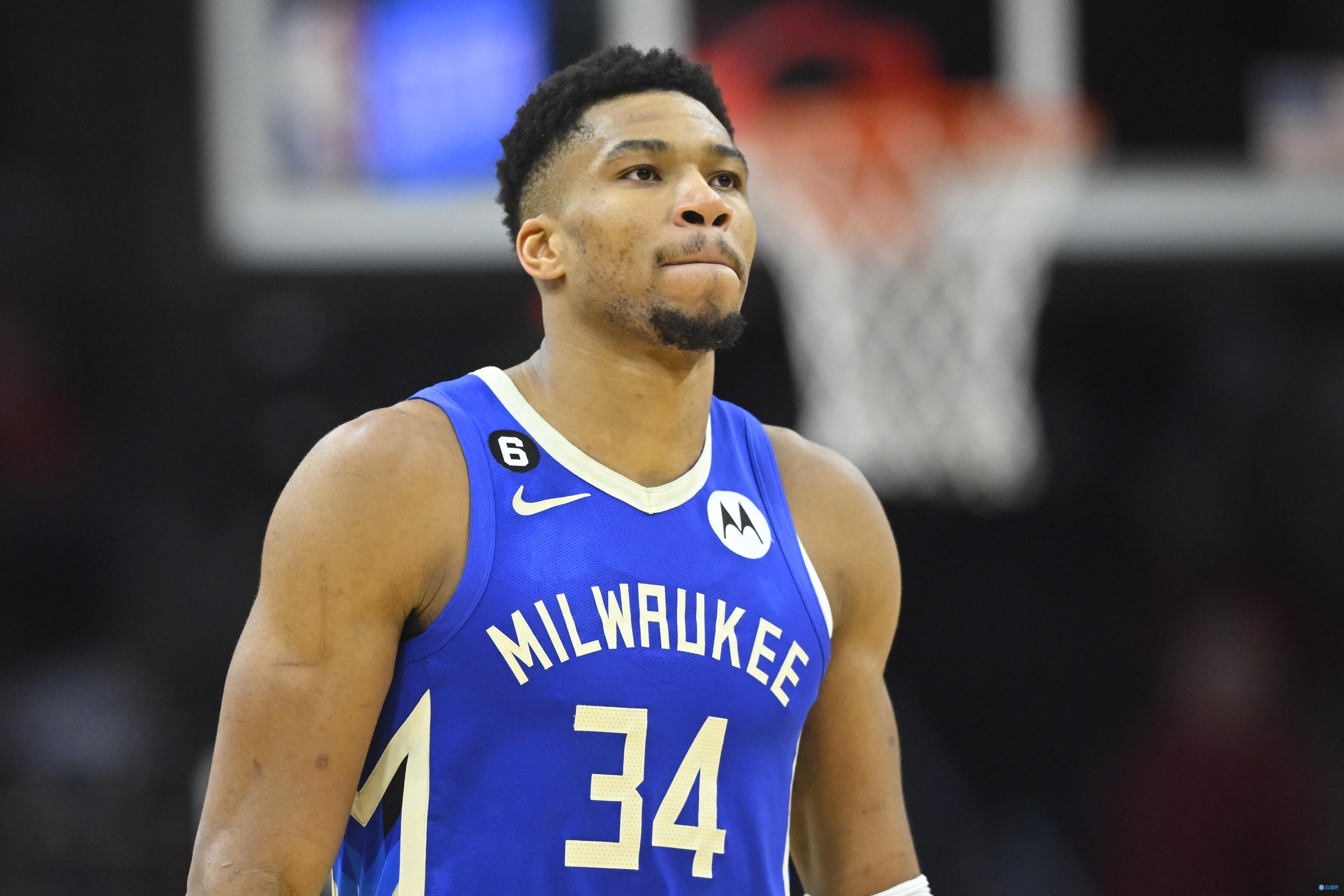 山东后场展最强模式！高诗岩统治决胜期，谢智杰于德豪攻守一体（山东后场火力全开！高诗岩统治末节决胜，谢智杰、于德豪攻防俱佳）